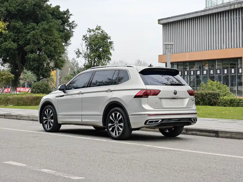 Volkswagen Tiguan L 2022 — фото 3