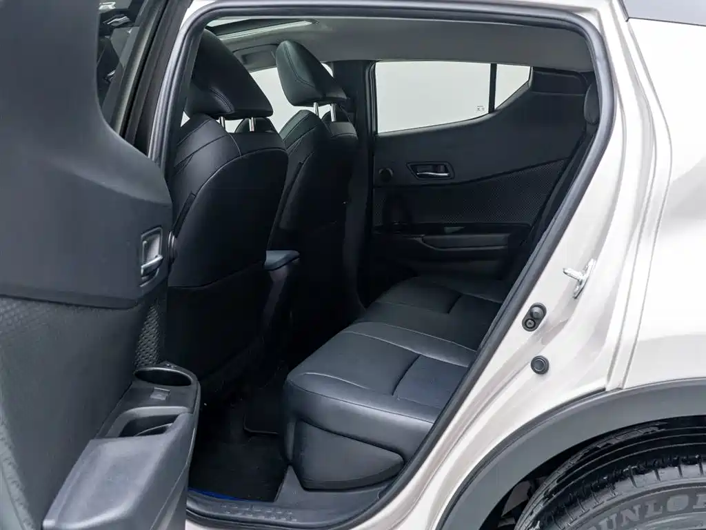 Toyota C-HR 2023 — фото 18