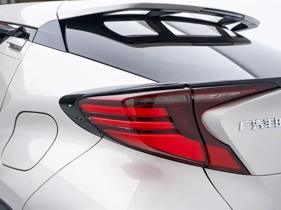 Toyota C-HR 2023 — фото 11