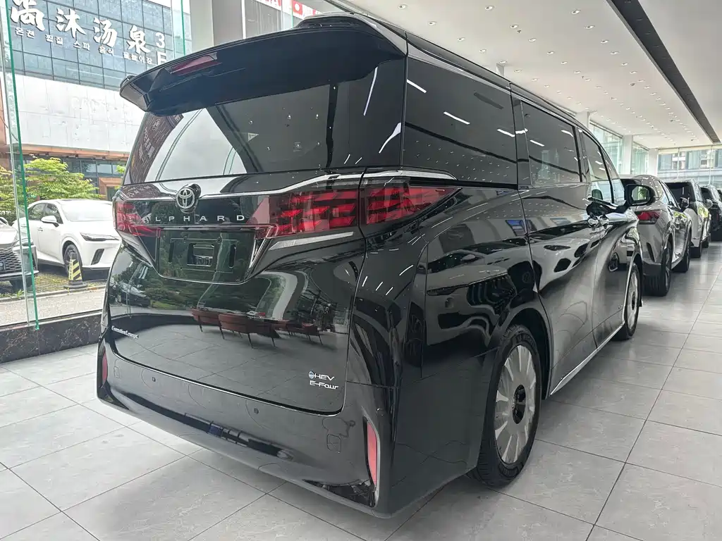 Toyota Alphard — фото 5