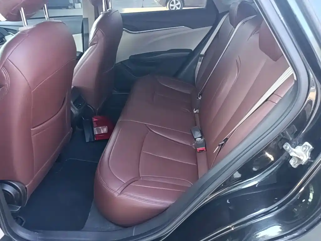 Buick Excelle 2015 — фото 17