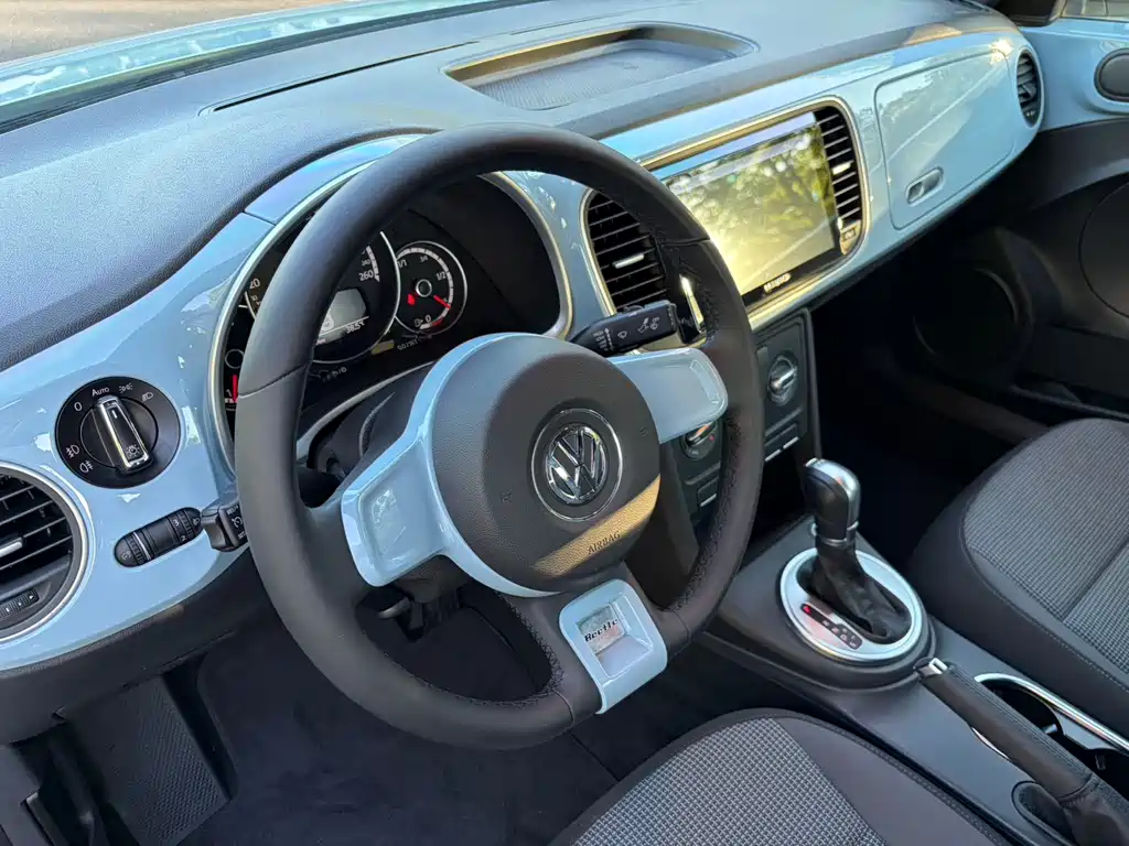 Volkswagen Beetle 2015 — фото 10
