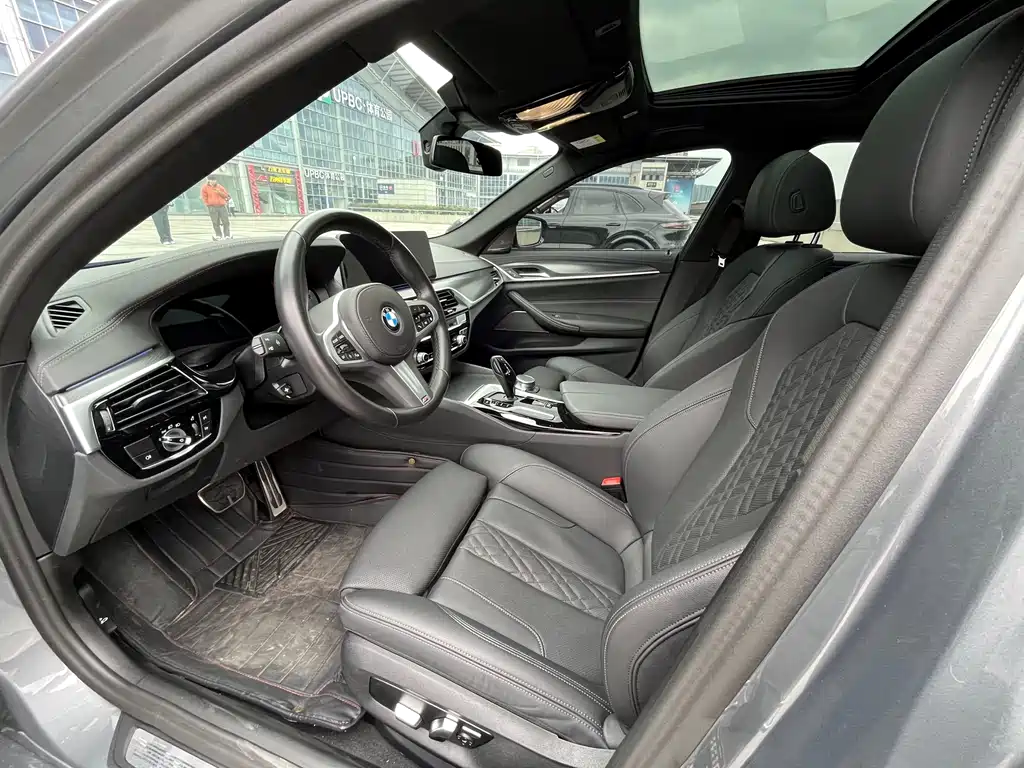 BMW 5 Series 2023 — фото 10