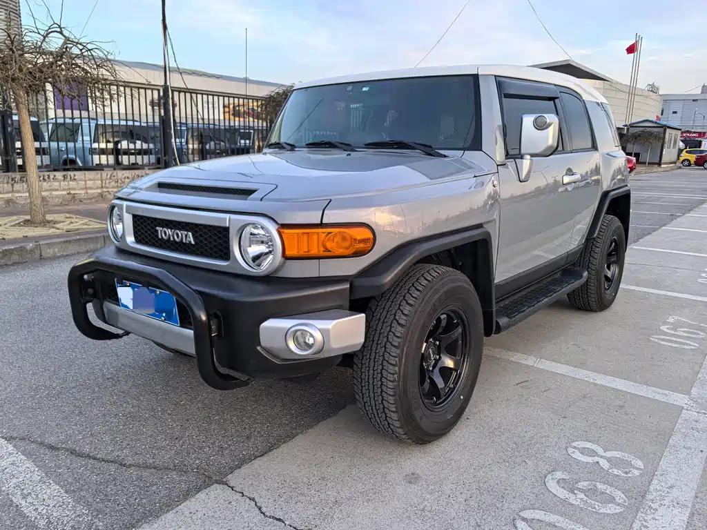 Toyota Land Cruiser 2020 — фото 1
