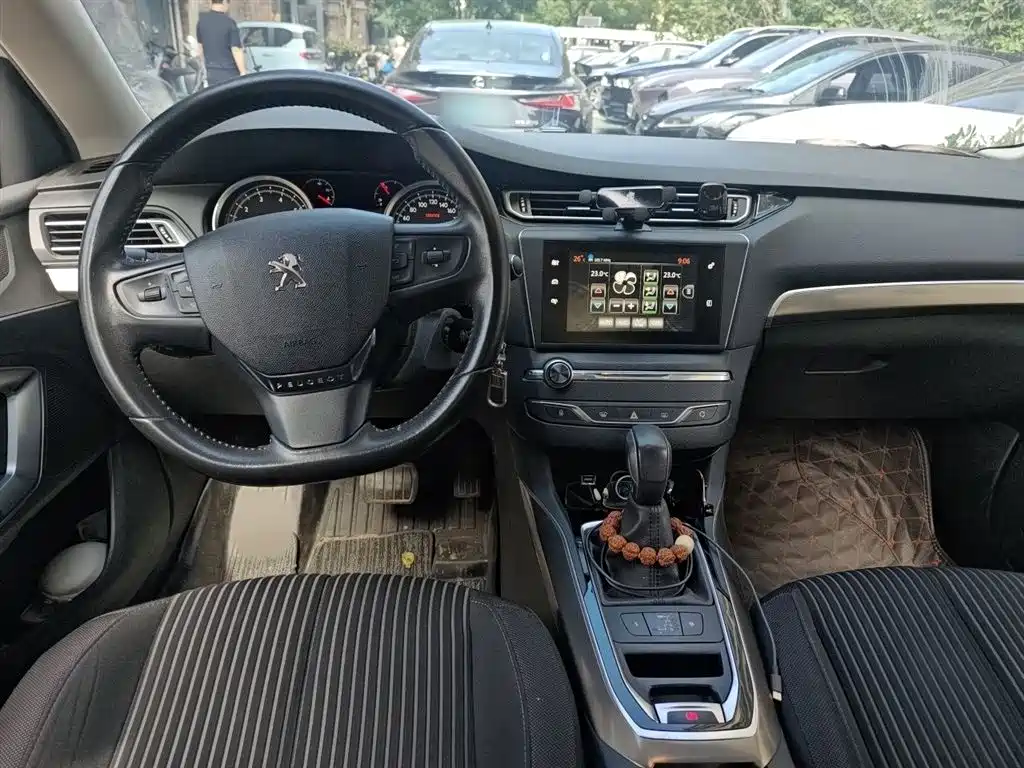 Peugeot 408 2017 — фото 13