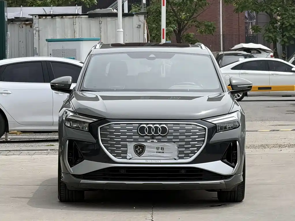 Audi Q4 e-tron 2023 — фото 2