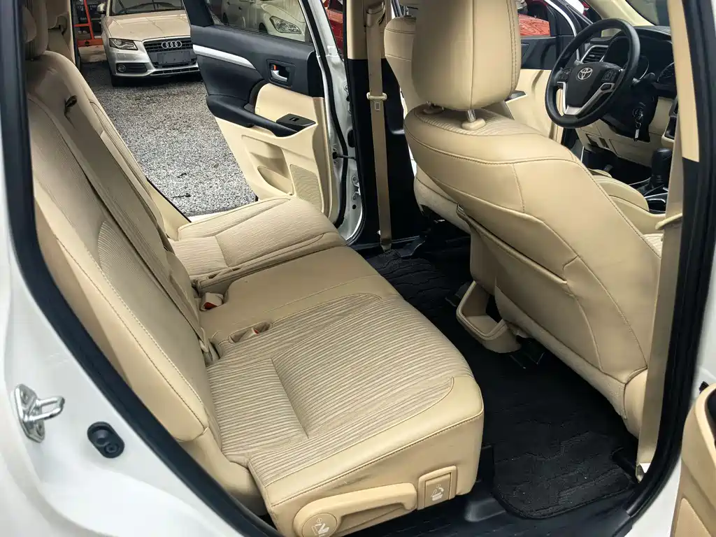 Toyota Highlander 2020 — фото 13