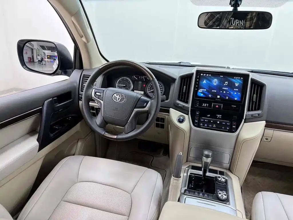 Toyota Land Cruiser 2020 — фото 12