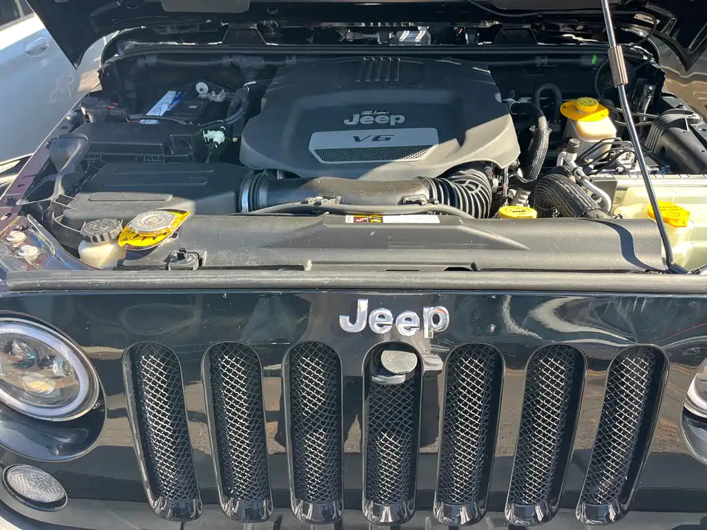 Jeep Wrangler 2015 — фото 12
