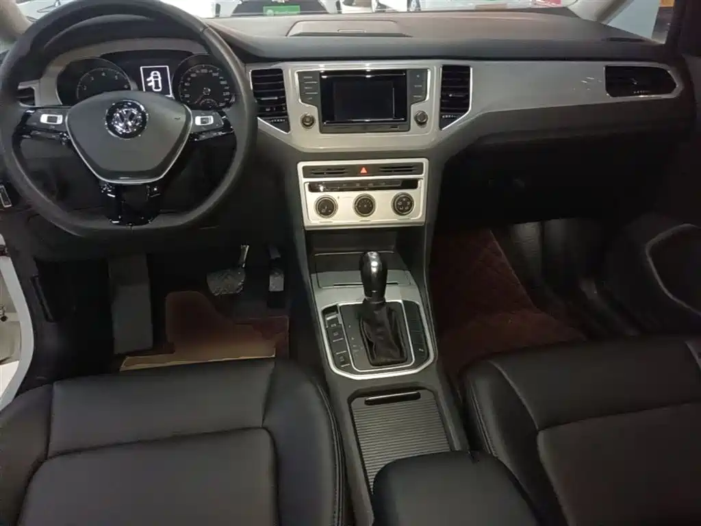 Volkswagen Golf Sportsvan 2016 — фото 10