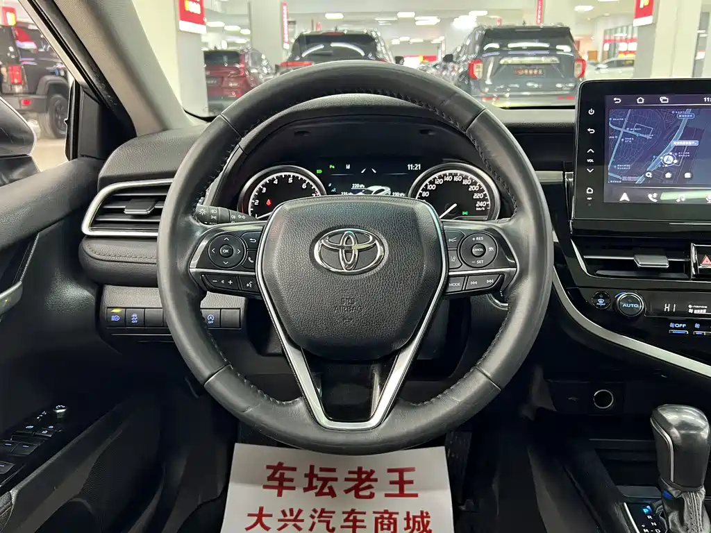 Toyota Camry 2023 — фото 9