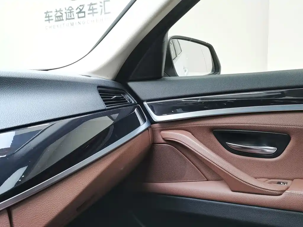 BMW 5 Series 2015 — фото 22