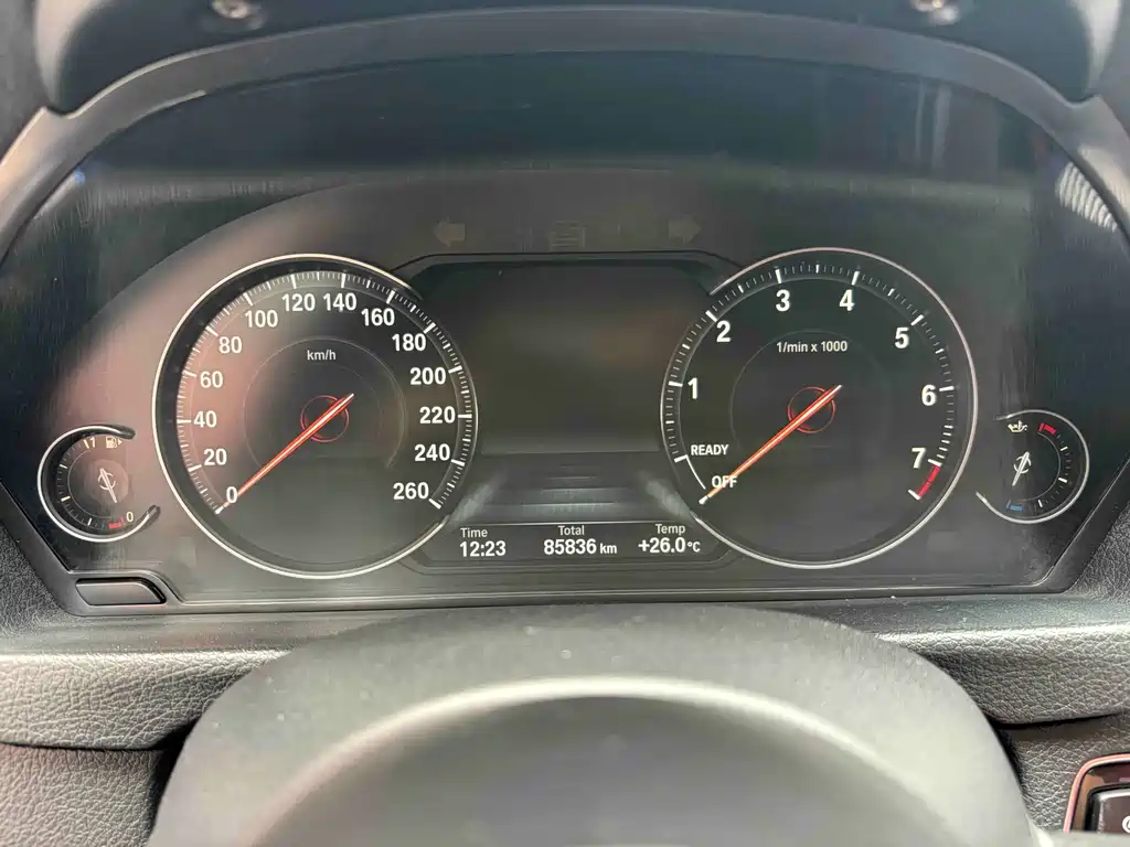 BMW 3 Series 2018 — фото 11