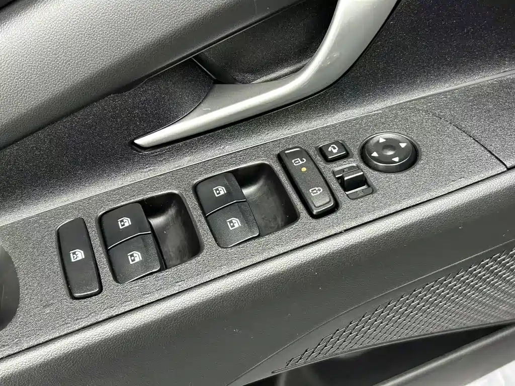 Hyundai Elantra 2023 — фото 10