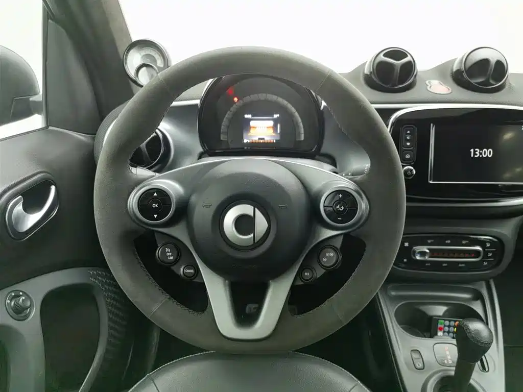 smart Fortwo 2018 — фото 11