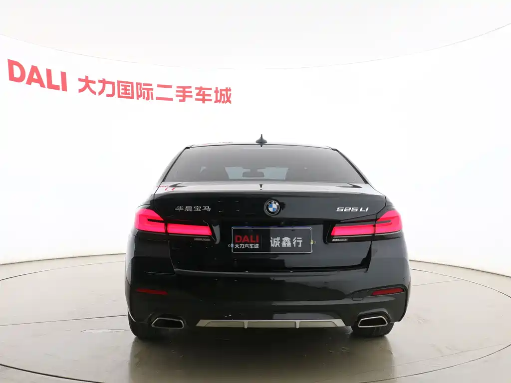 BMW 5 Series 2022 — фото 16