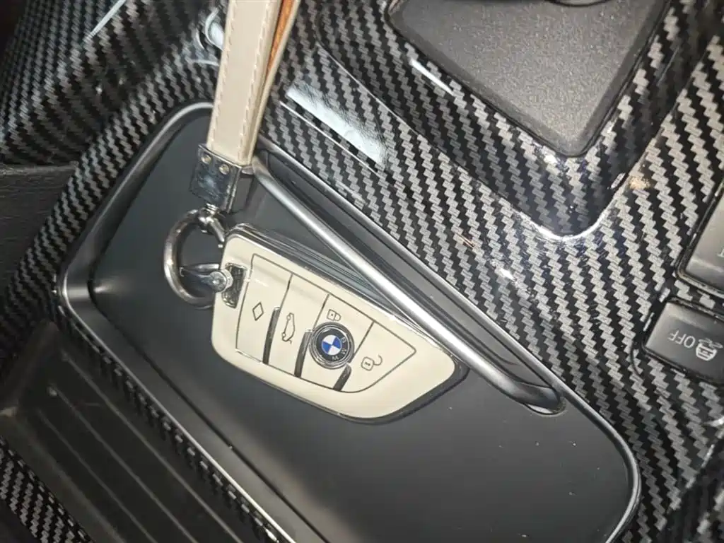 BMW 3 Series 2017 — фото 9