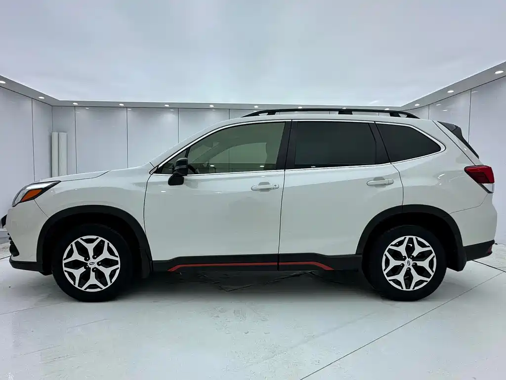 Subaru Forester 2022 — фото 8