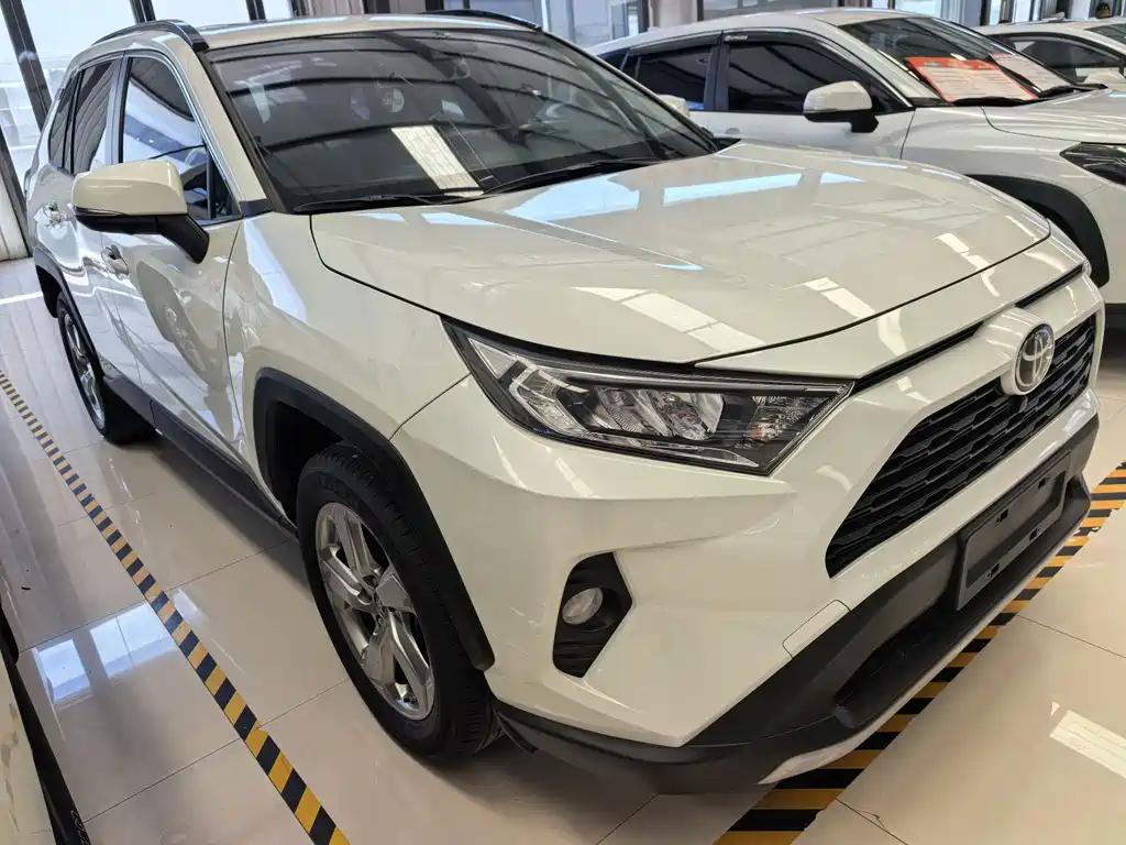 Toyota RAV4 2020 — фото 3