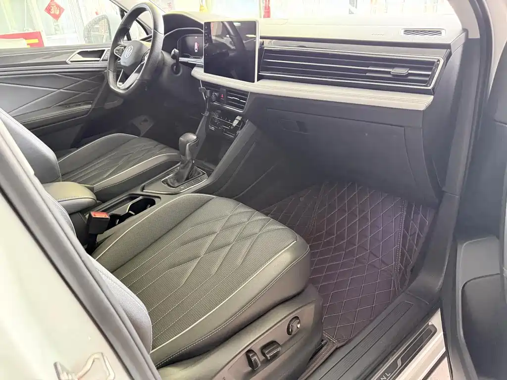 Volkswagen Tiguan L 2023 — фото 17