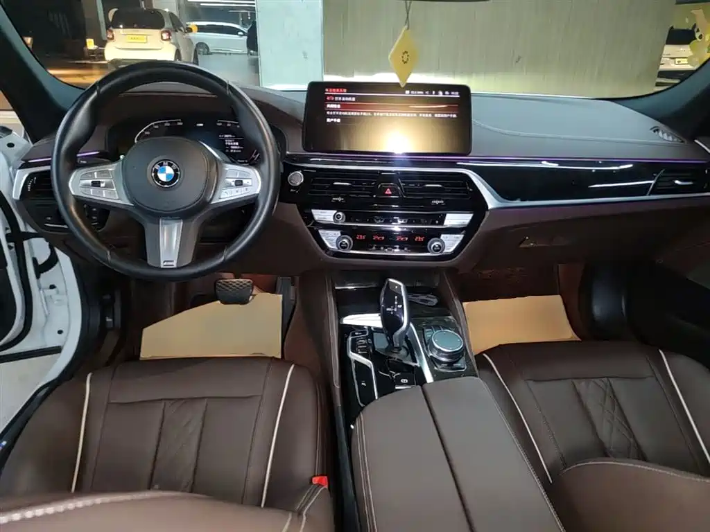 BMW 5 Series 2023 — фото 10