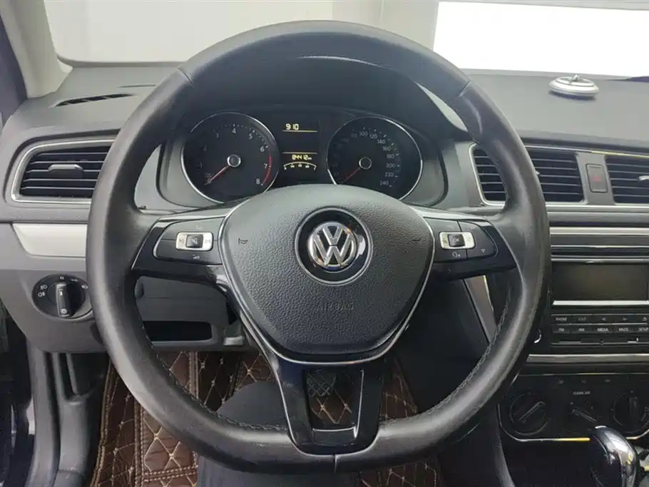Volkswagen Lavida 2017 — фото 15