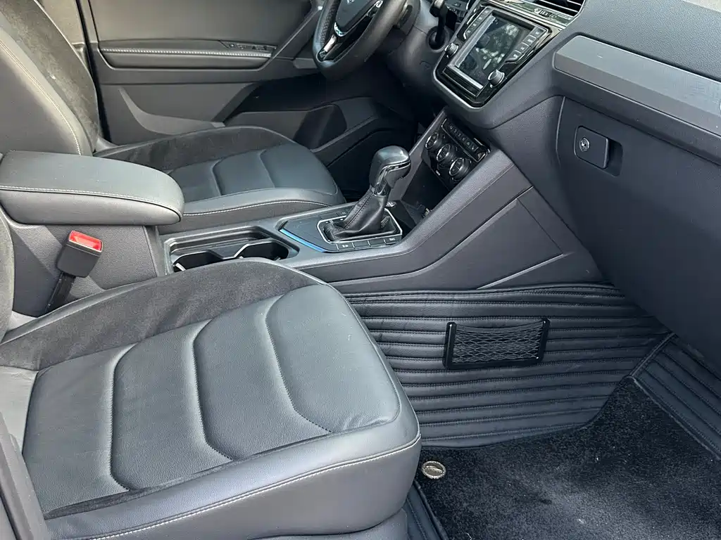 Volkswagen Tiguan L 2017 — фото 12