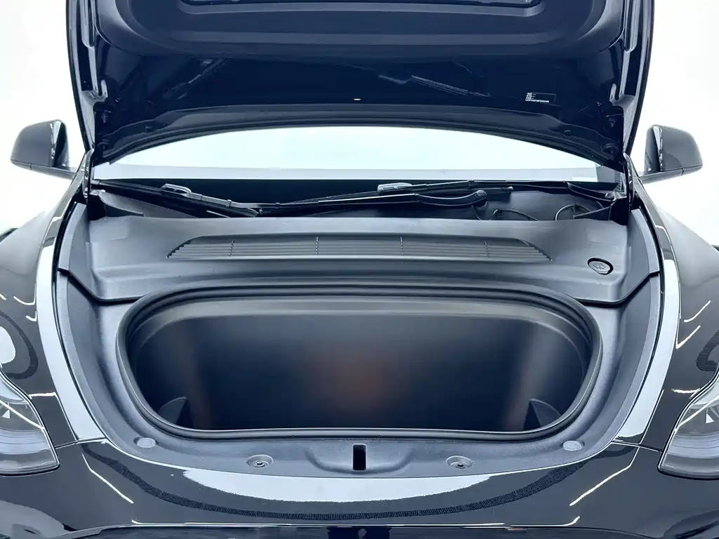 Tesla Model Y 2023 — фото 9