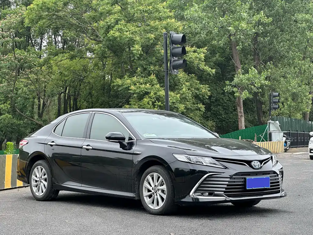 Toyota Camry 2021 — фото 3