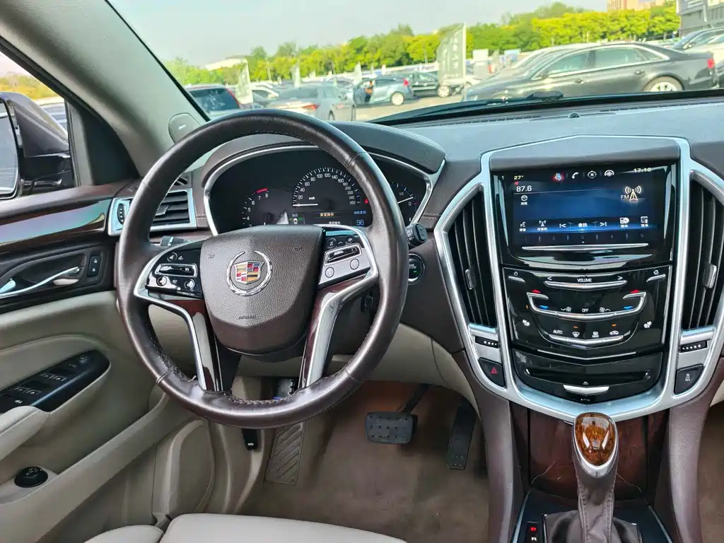 Cadillac SRX 2015 — фото 17