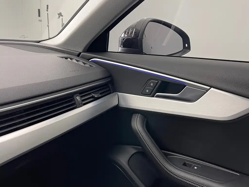 Audi A4L 2022 — фото 32