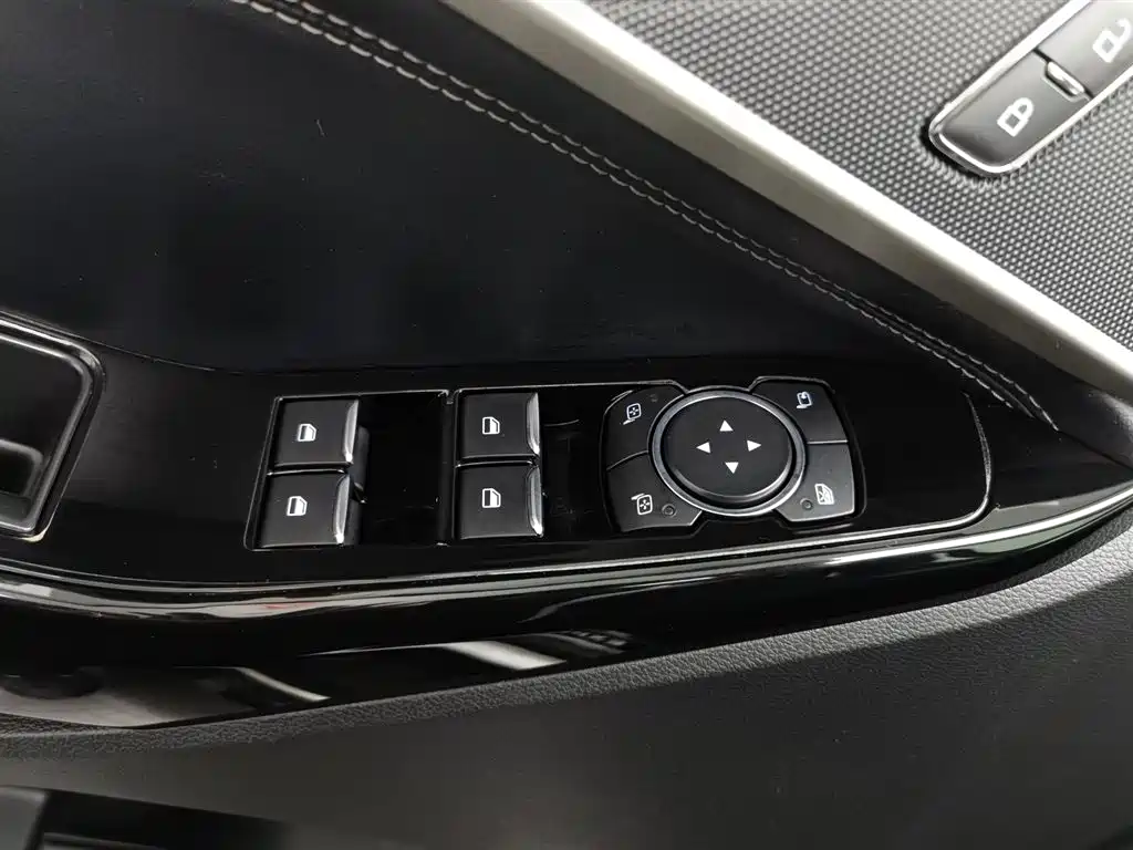 Ford Explorer 2021 — фото 9