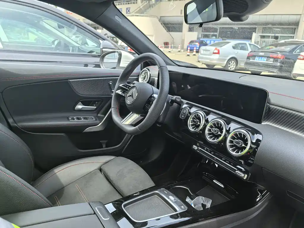 Mercedes-Benz A-Class 2025 — фото 5