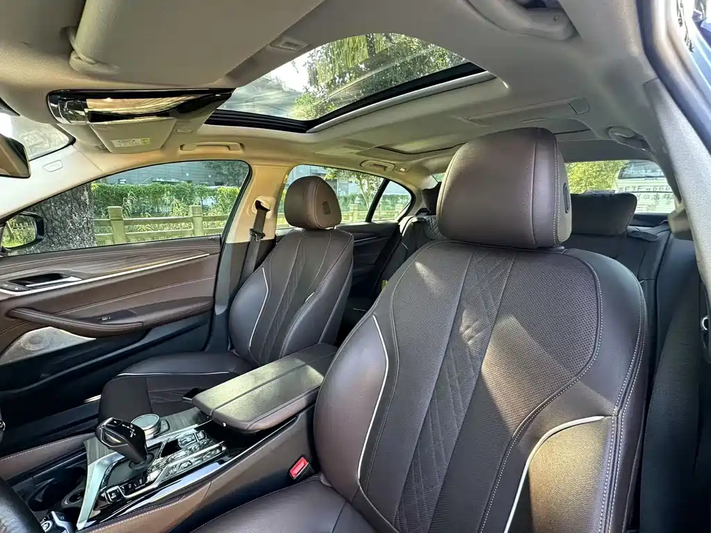 BMW 5 Series New Energy 2021 — фото 10