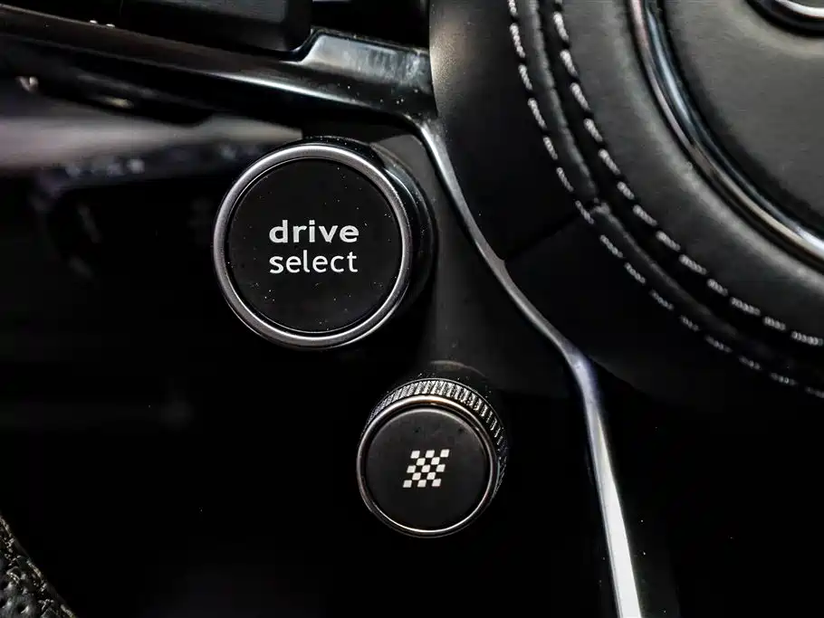 Audi Q8 2023 — фото 8