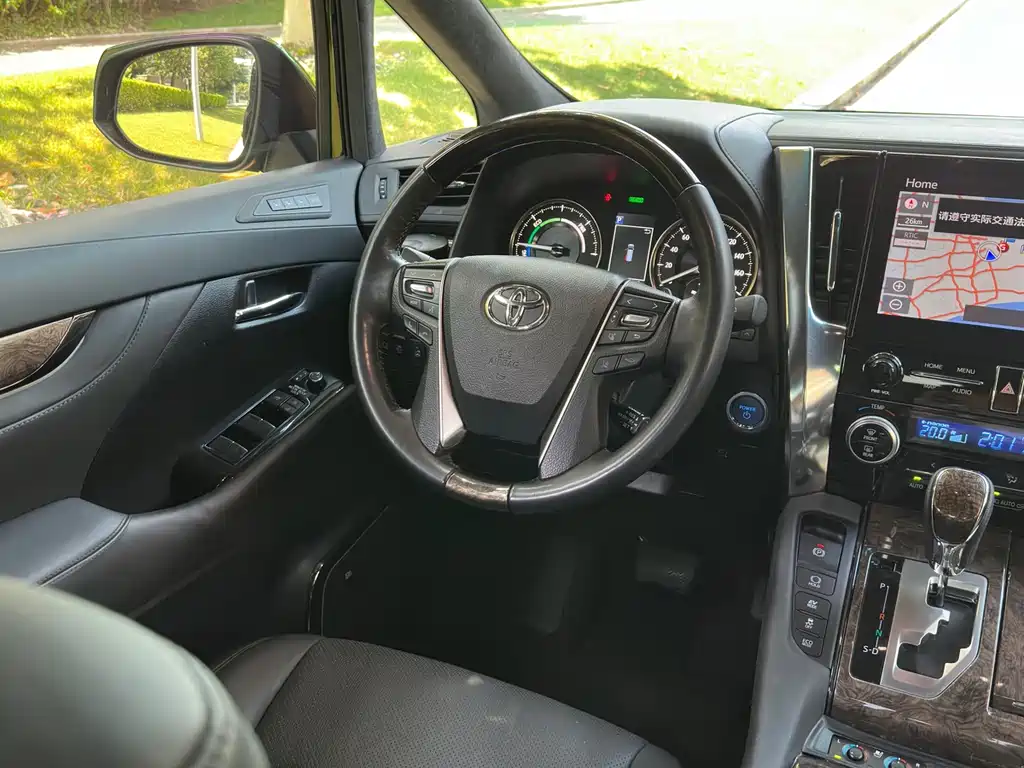 Toyota Alphard 2023 — фото 19