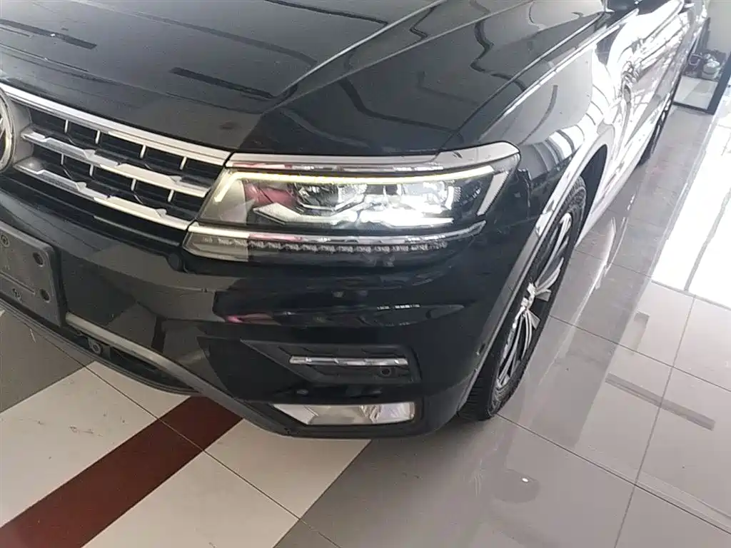 Volkswagen Tiguan L 2017 — фото 24