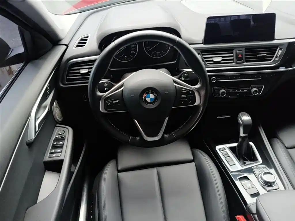 BMW 1 Series 2017 — фото 11