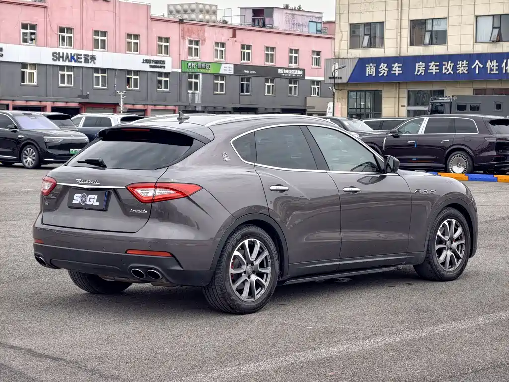 Maserati Levante 2017 — фото 13