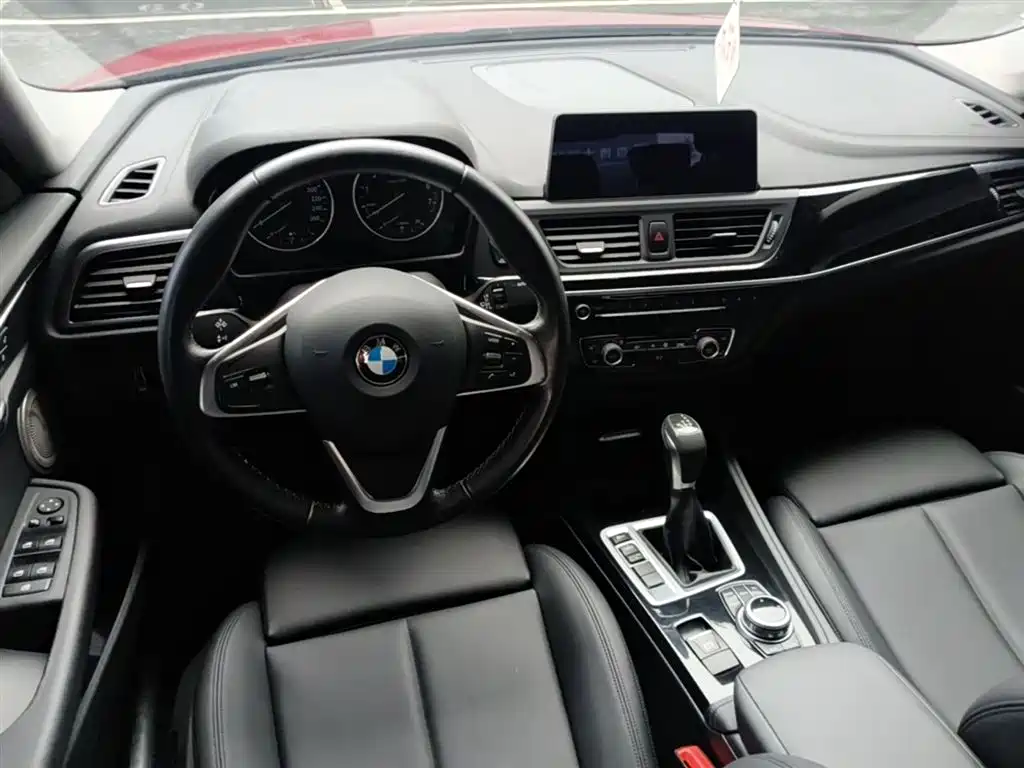 BMW 1 Series 2017 — фото 10