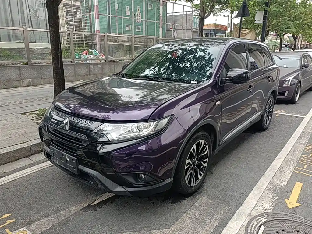 Mitsubishi Outlander 2021 — фото 1