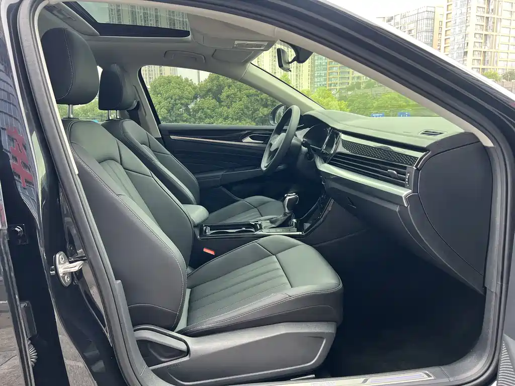 Volkswagen Passat PHEV 2023 — фото 12