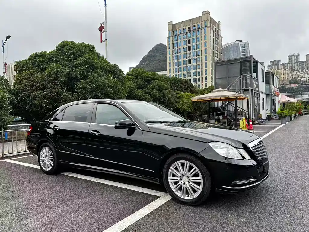 Mercedes-Benz E-Class 2013 — фото 1