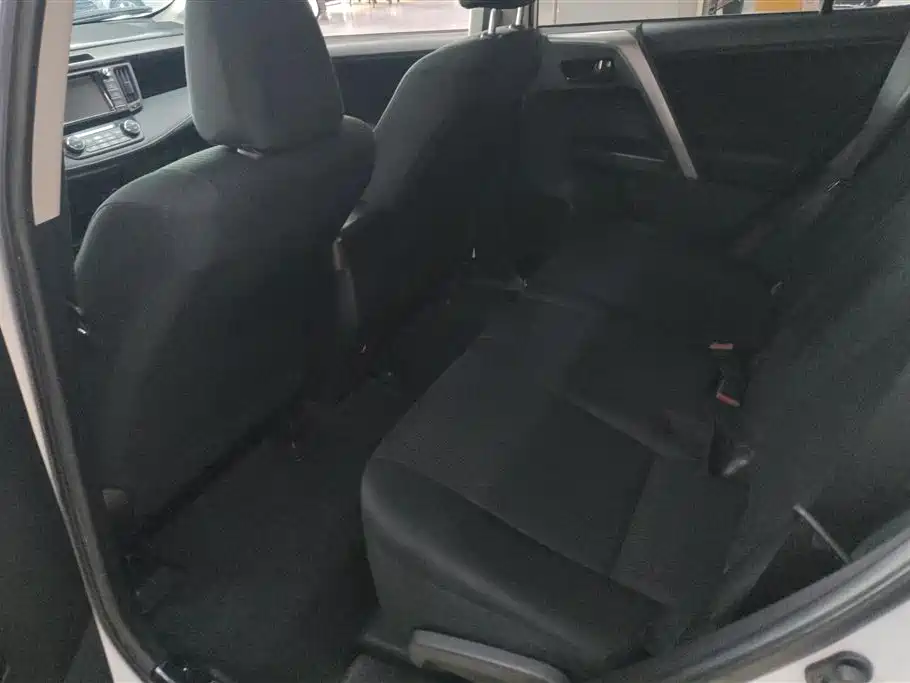 Toyota RAV4 2019 — фото 11
