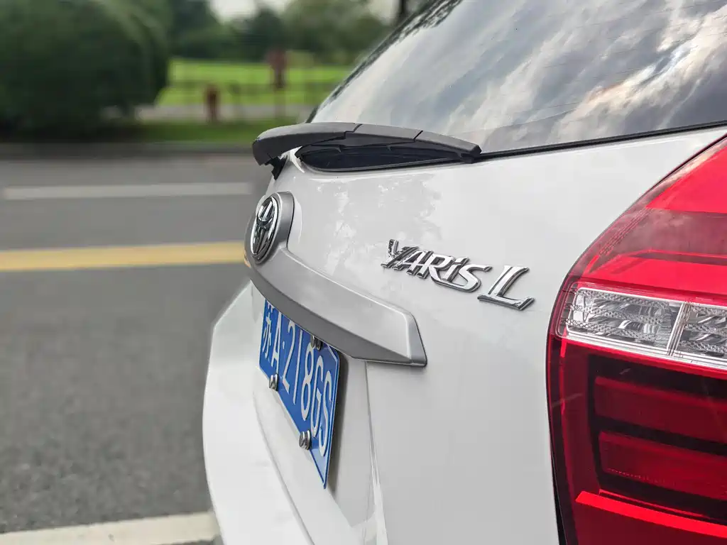 Toyota Yaris L 2019 — фото 12