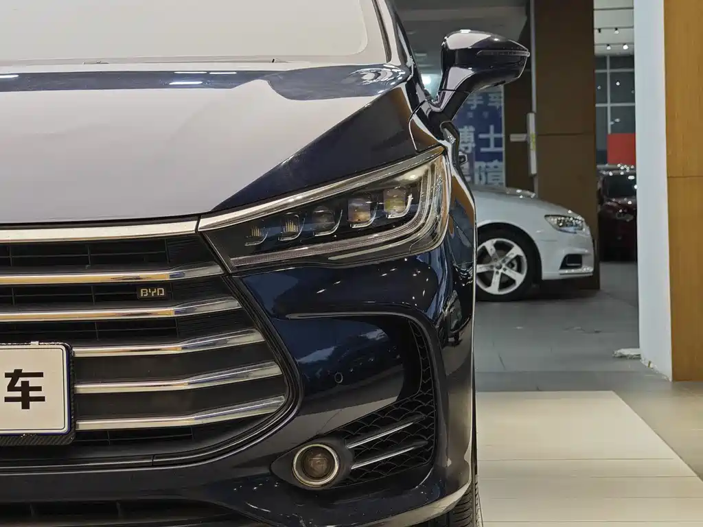 BYD MAX 2018