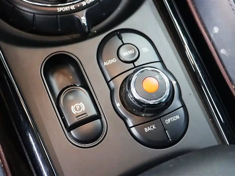MINI Clubman 2017 — фото 17