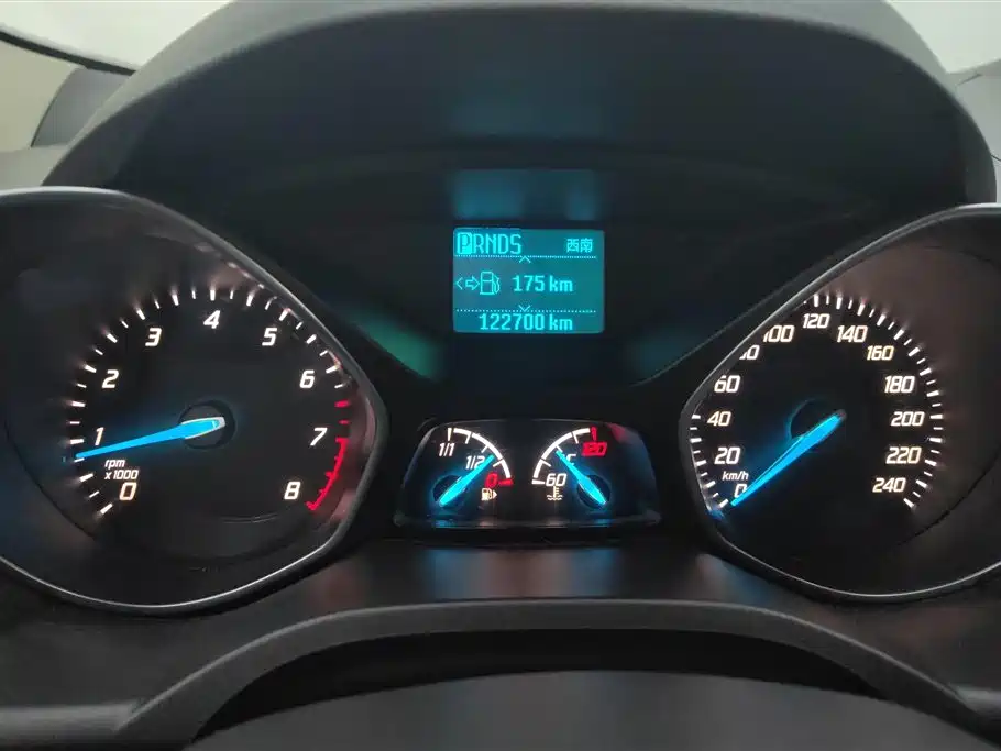 Ford Kuga 2015 — фото 14