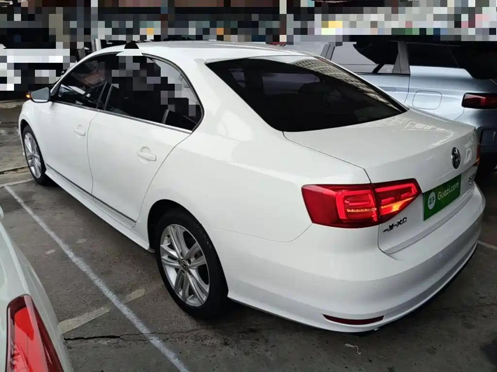Volkswagen Sagitar 2018