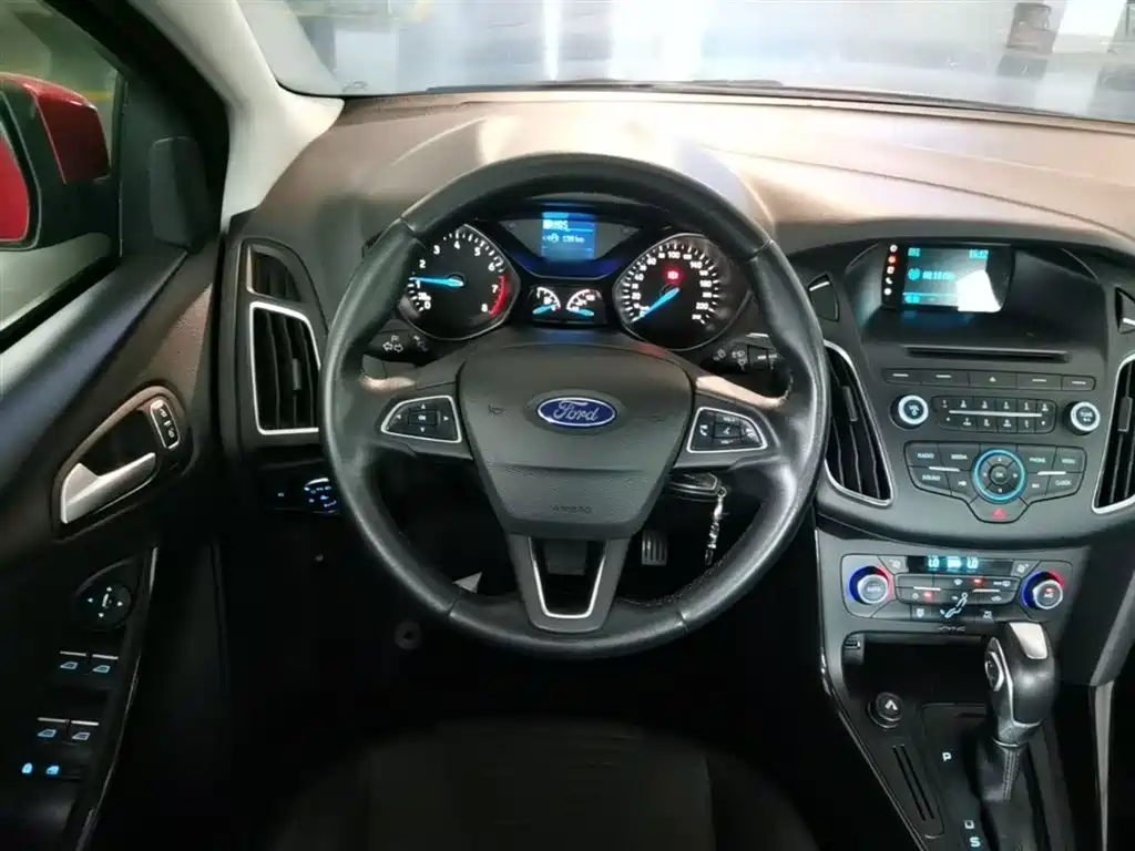Ford Focus 2016 — фото 11